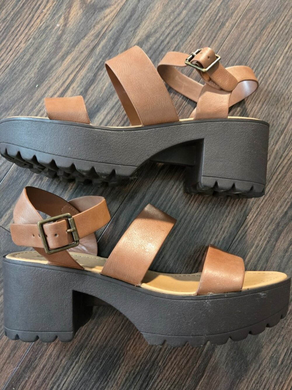 SODA Cognac-Colored Leather Strappy Sandals w/ Chunk Heel NWOT/SIZE 10